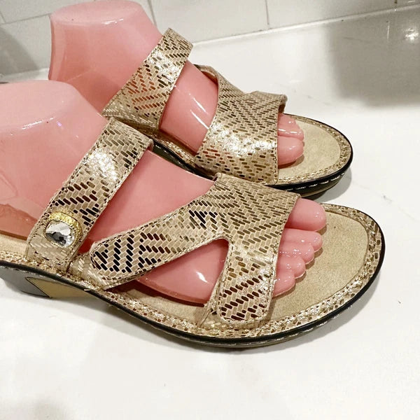 Alegria LOTI Gold Dazzler Sandals Wedge Slides Open Toe Size 39 Shoes