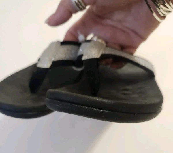 NEW! VIONICA STYLE sz 8 (38) ORTHO SILVER SPARKLE ON BLACK THONG SANDALS  SLIDES