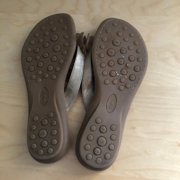 B.O.C Slide Sandals Womens US 9 Gold Metallic Flowers Vegan Leather Flip Flops