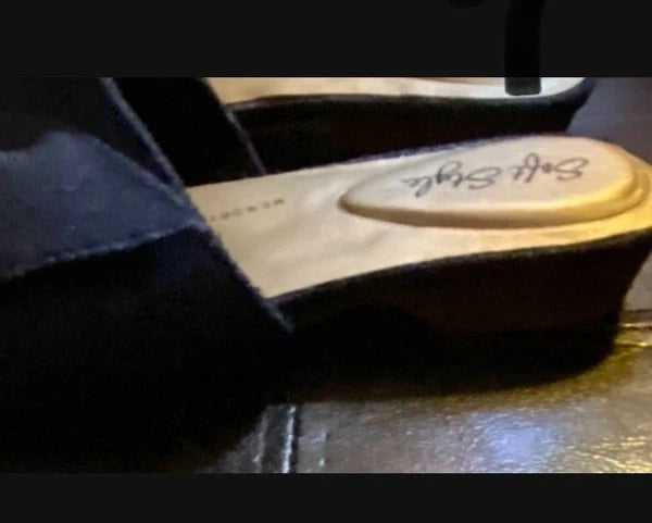 5.5 Hush Puppies Soft Style , Memory Foam, Denim Slip On Sandals. Low Heel