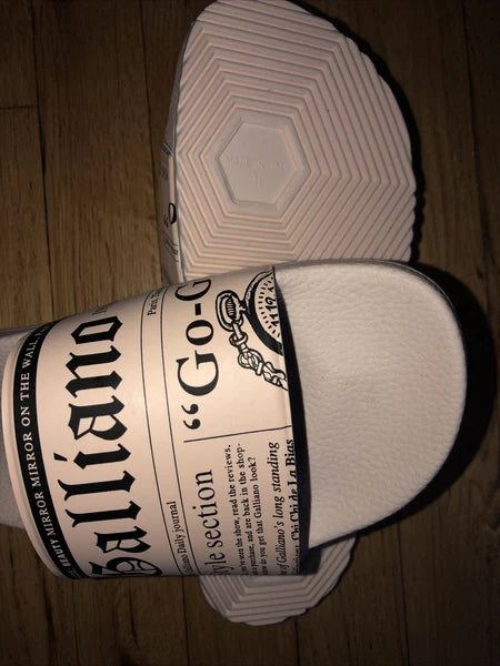 JOHN GALLIANO PARIS Newspaper Gazette Sea Sandals Beach Pool Slides EU 41 Italy