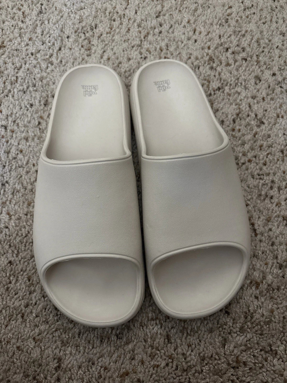 Wild Fable Women’s Foam Slide Sandals Size 11 White Yeezy Style – New