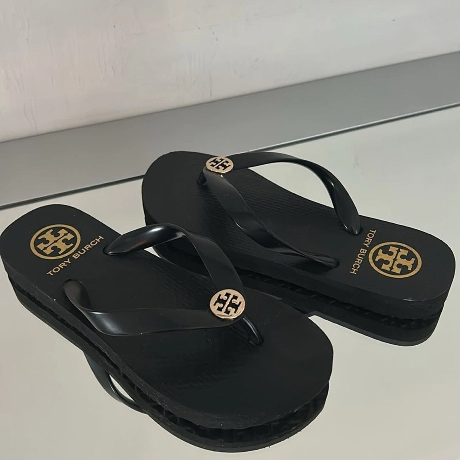 TORY BURCH Perfect Black Flip Flops Thong Logo Women’s Size 5
