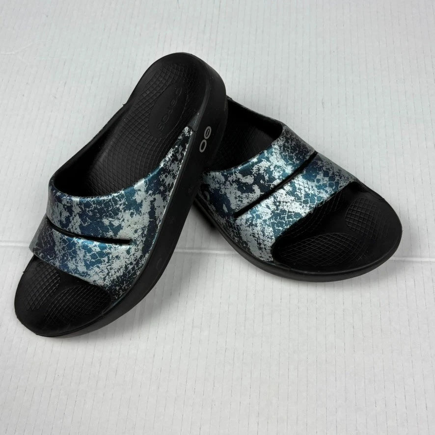 OOFOS Recovery Slides Luxe Sandals Women’s 5 Blue Iridescent Snake Comfortable