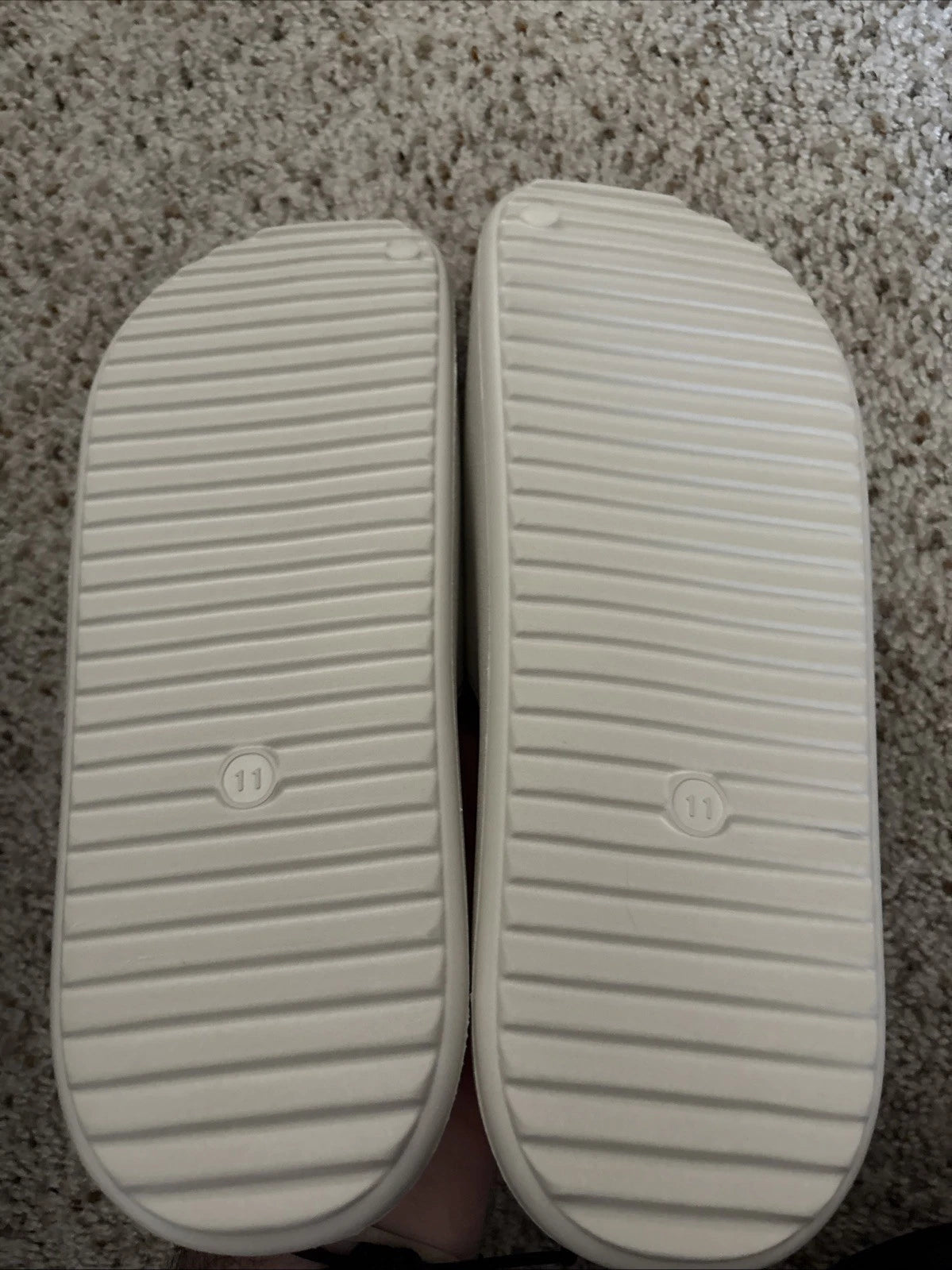 Wild Fable Women’s Foam Slide Sandals Size 11 White Yeezy Style – New