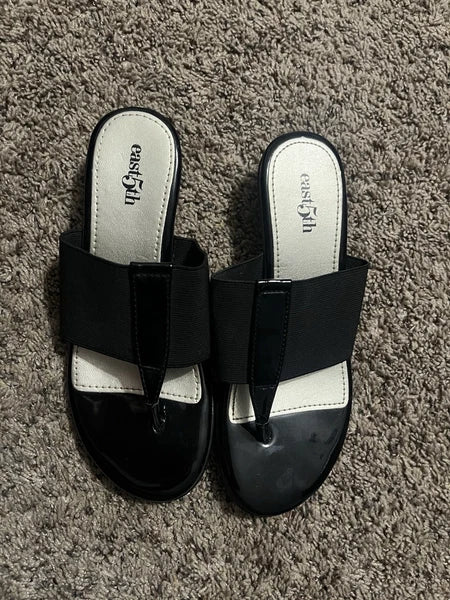 Women's East 5th Sz 5M Black Low Heel Sandals Thongs w/ Elastic Stretch Band Exc